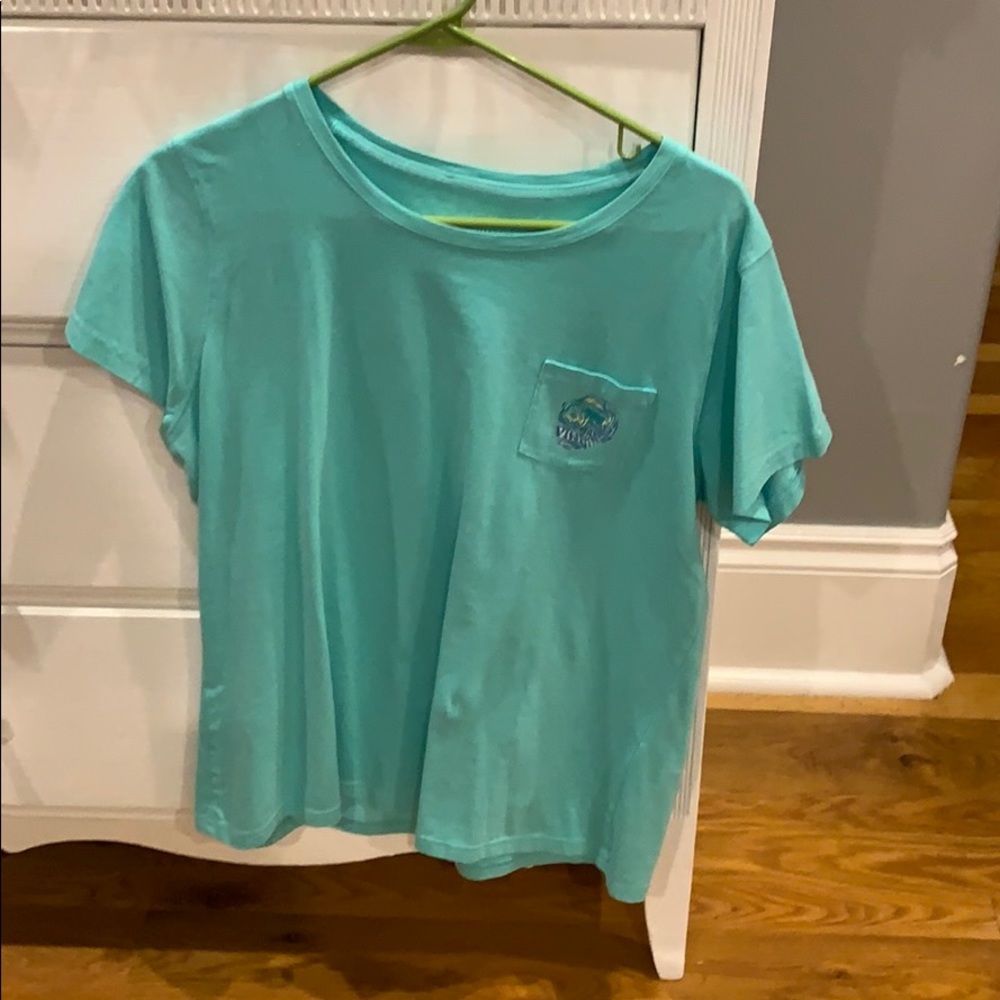 Vineyard Vine t shirt